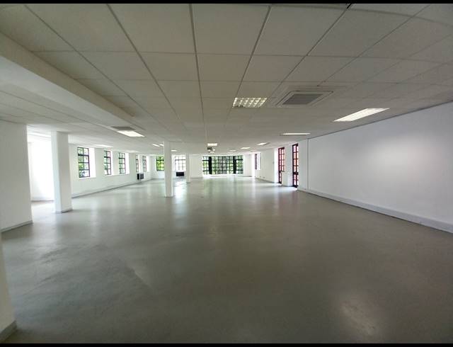 396M² OFFICE TO LET IN LYME PARK